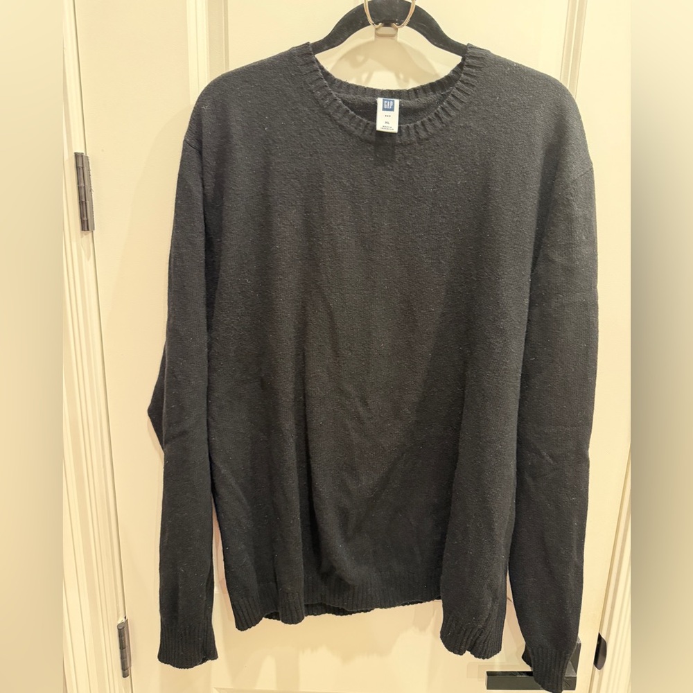 GAP Men's Classic Black Crewneck Sweater